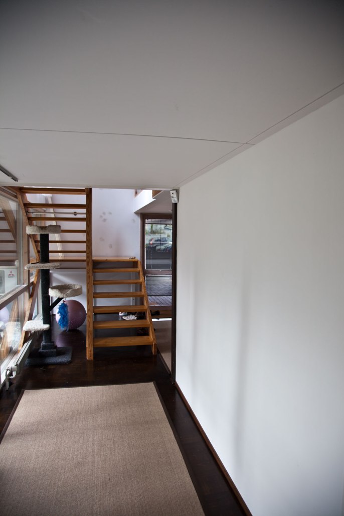 Bungalow-talo (Kuten haluatte) Nöykkiössä Espoossa, Minna Jacobson, sisustussuunnittelu, eteisen sisustussuunnitelma, alakerta