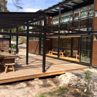 Bungalow-talon piha on pian valmis