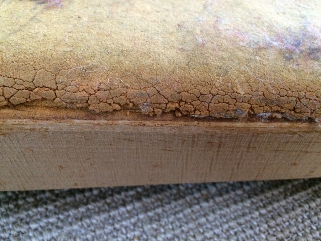 Vanha hapertunut pehmuste, MindyJBlog