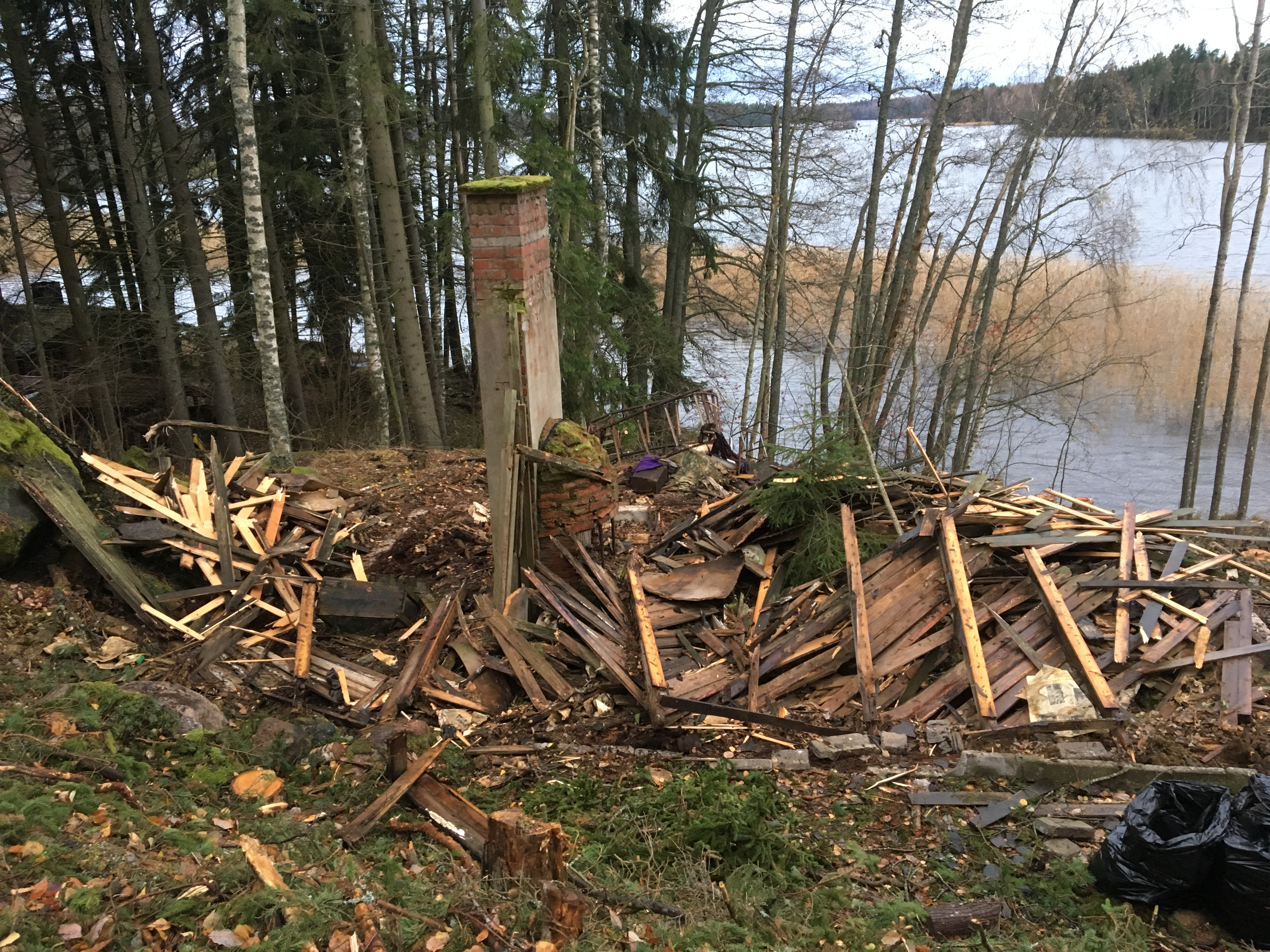 Lahonnut mökki, MindyJBlog