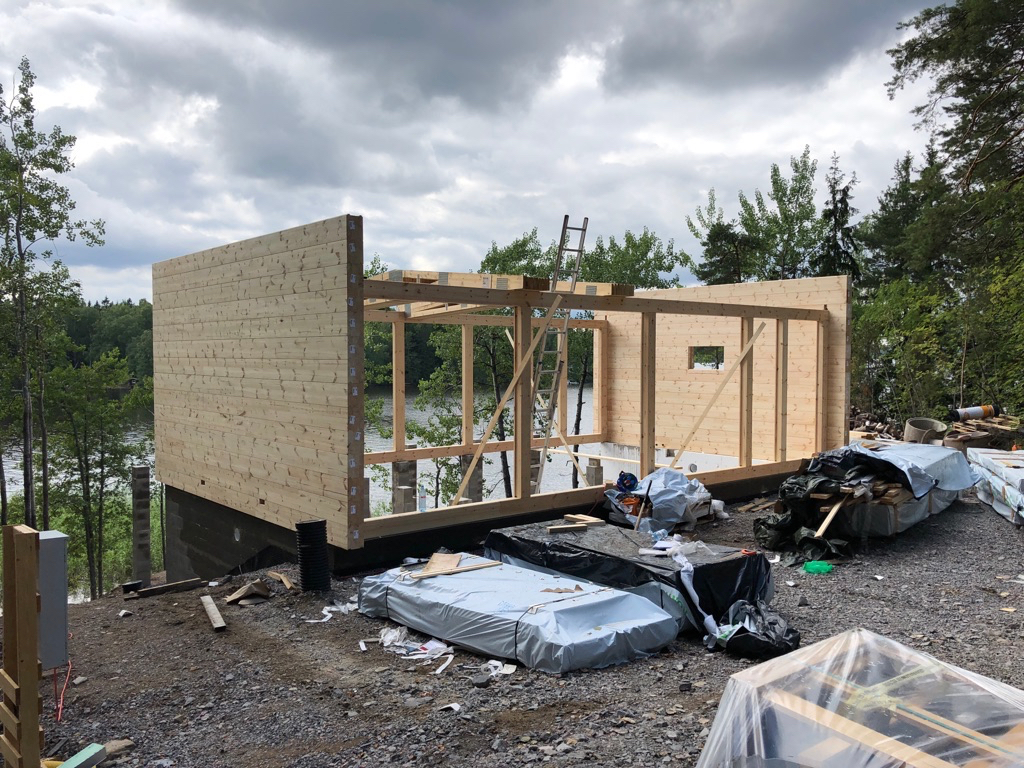 Mökin rungon pystytys, MindyJBlog