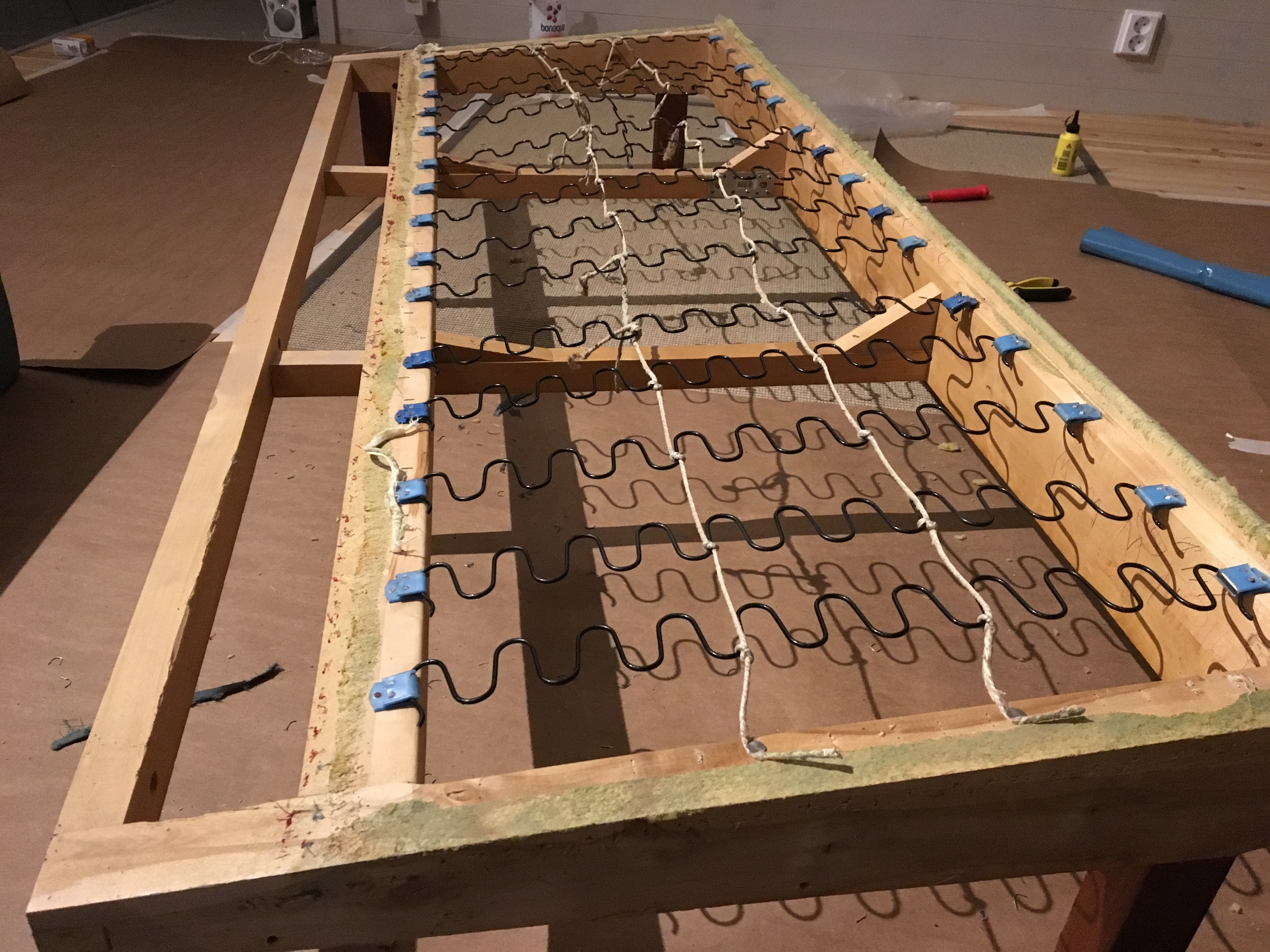 Jousien kiinnitys, MindyJBlog