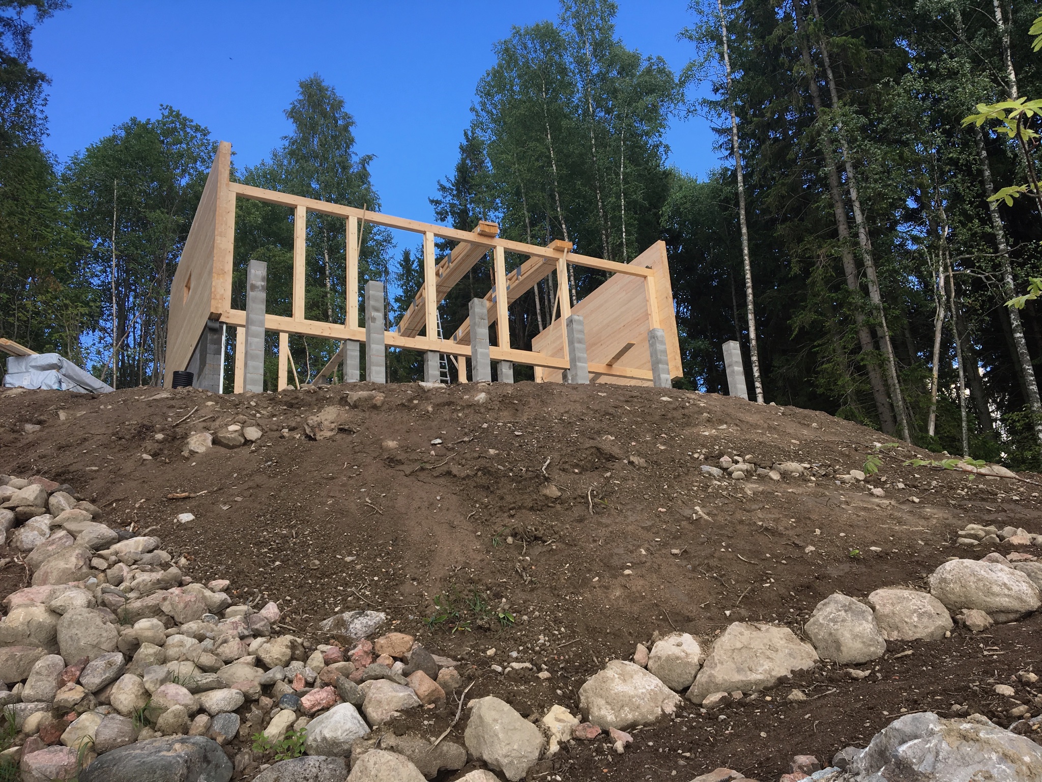 Glass House huvilan runko pystytys