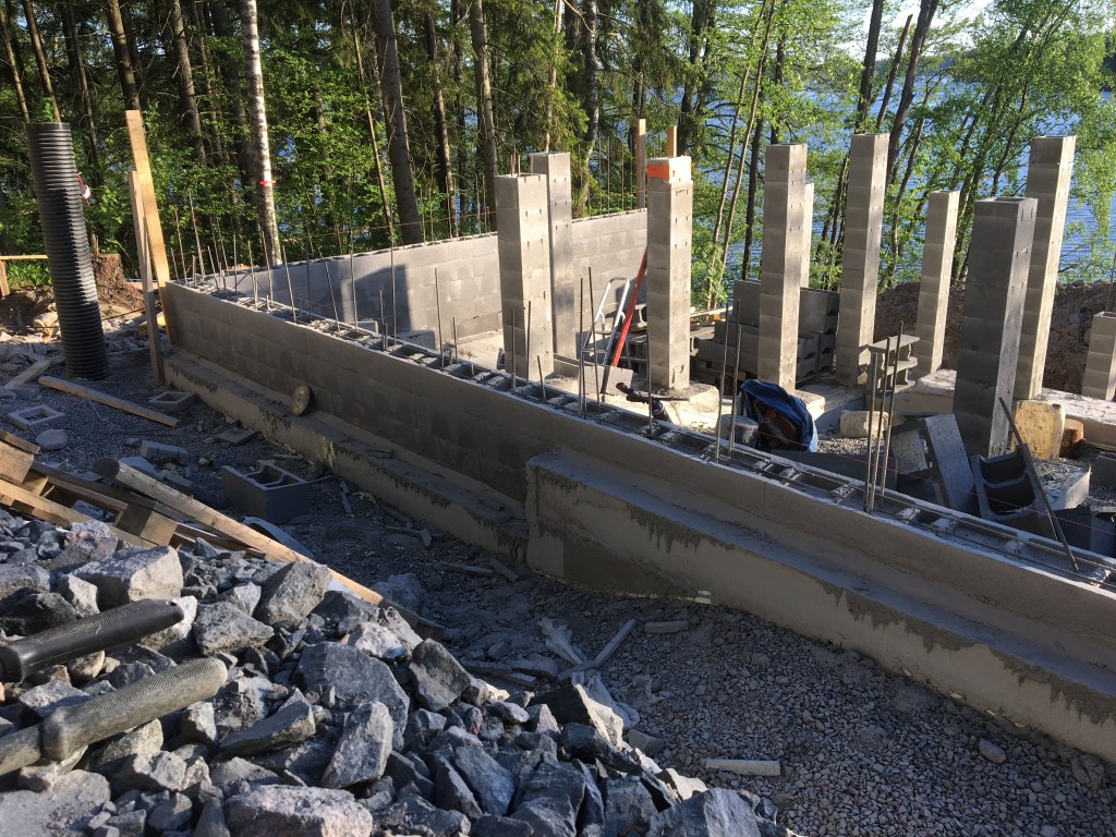 Glass House, mökin perustukset, MindyJBlog