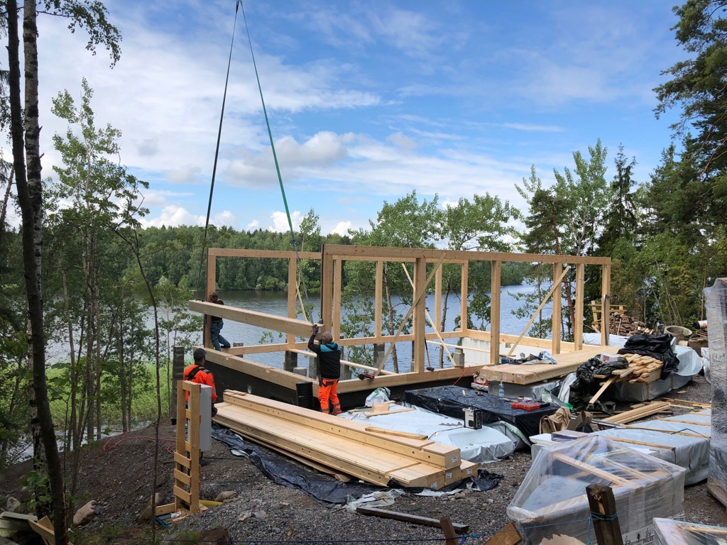 Mökin rungon pystytys, MindyJBlog