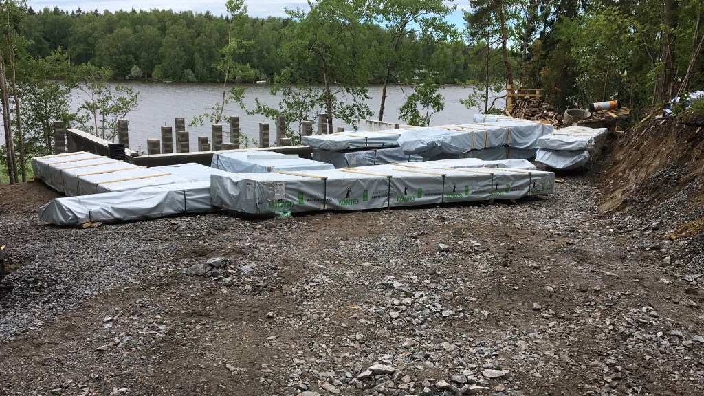 Mökin rungon pystytys, MindyJBlog