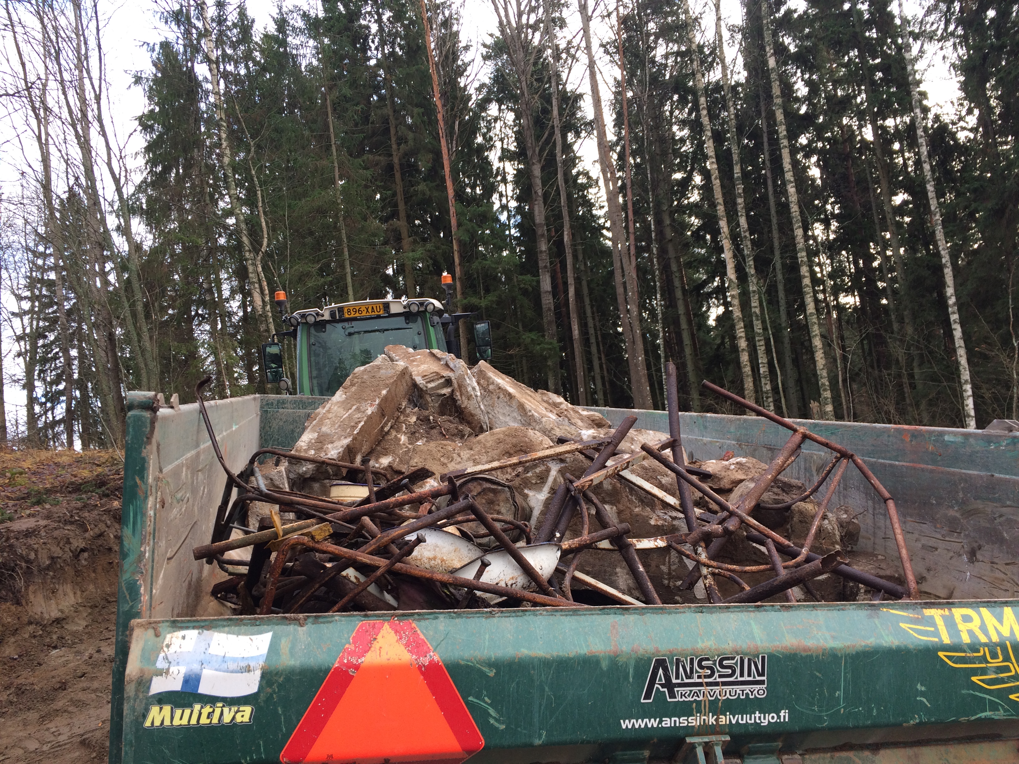Mökin pystytys, vanhan mökin purku