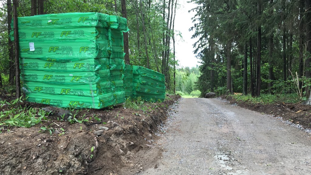 Mökin rungon pystytys, MindyJBlog