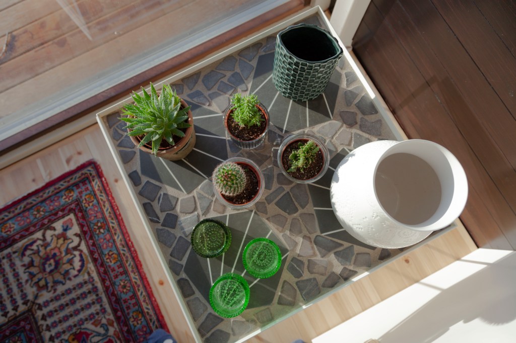 Hay-pöytä koki muodon muutoksen, Marrakech Dandelion laatat