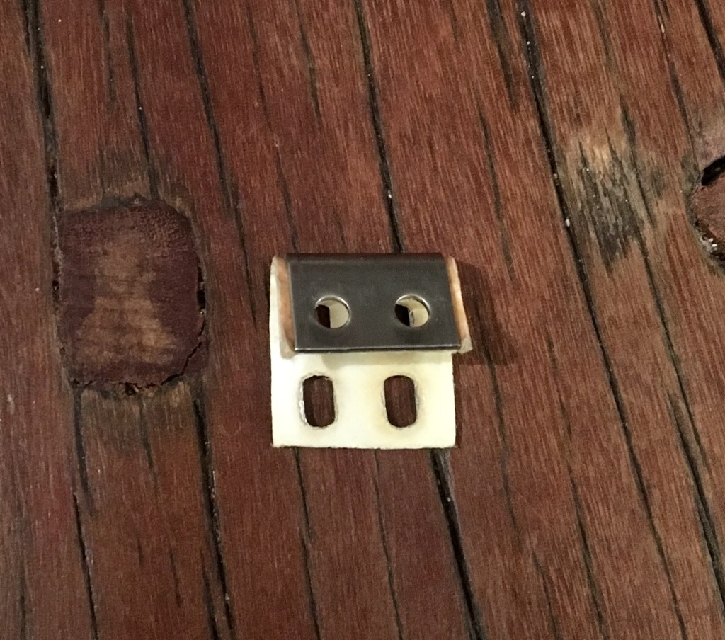 Jousien kiinnitys sohvaan, kiinnike, MindyJBlog