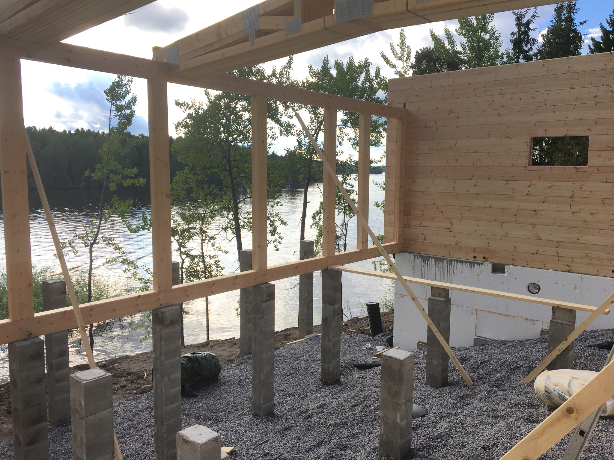 Glass House huvilan runko pystytys