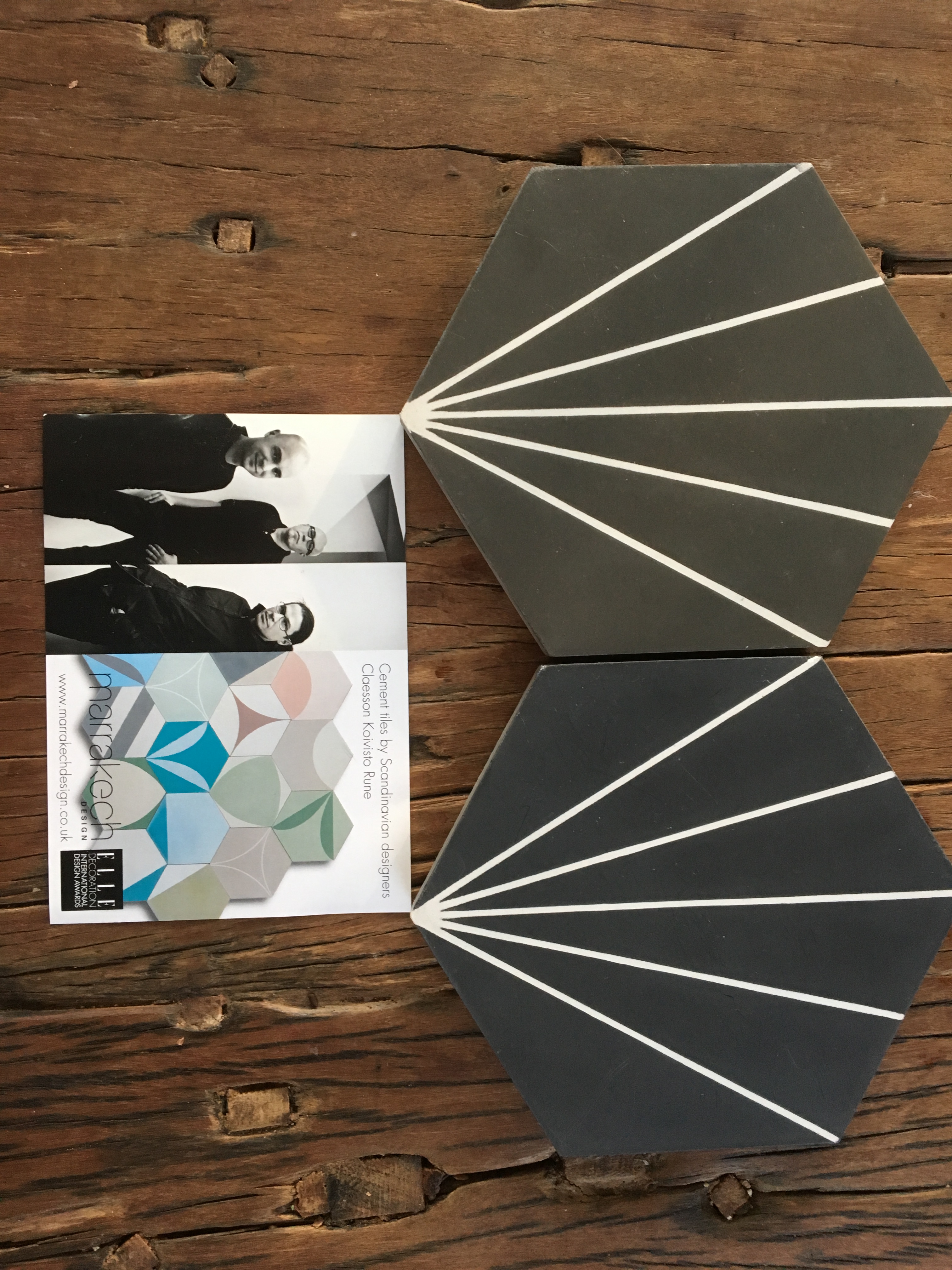 Dandelion sementtilaatat almost black ja charcoal