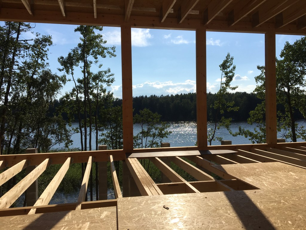 Mökin rungon pystytys, MindyJBlog