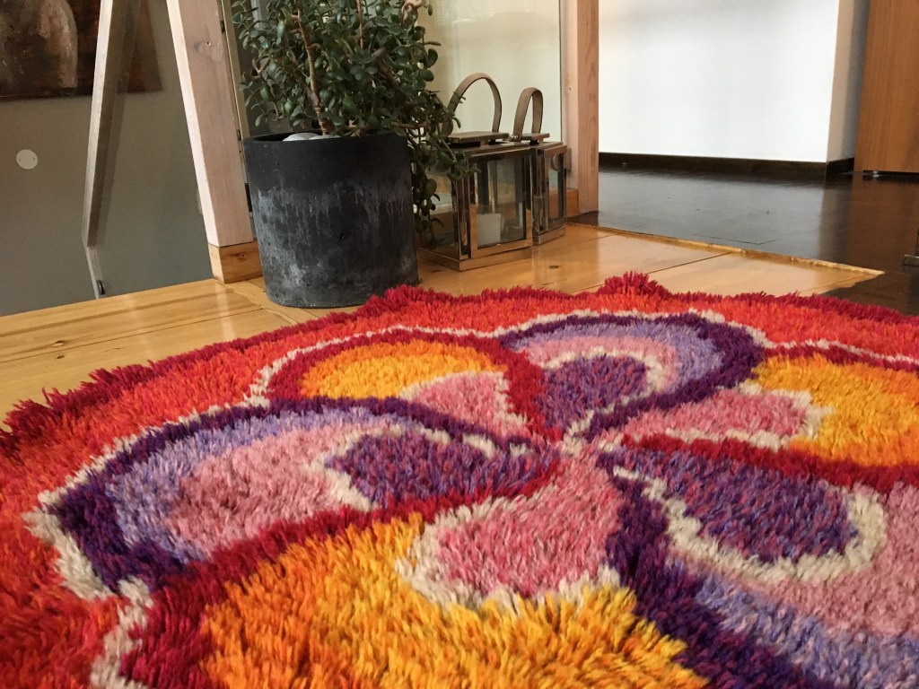 60-luvun matto on pesty, tuuletettu ja korjattu, MindyJBlog