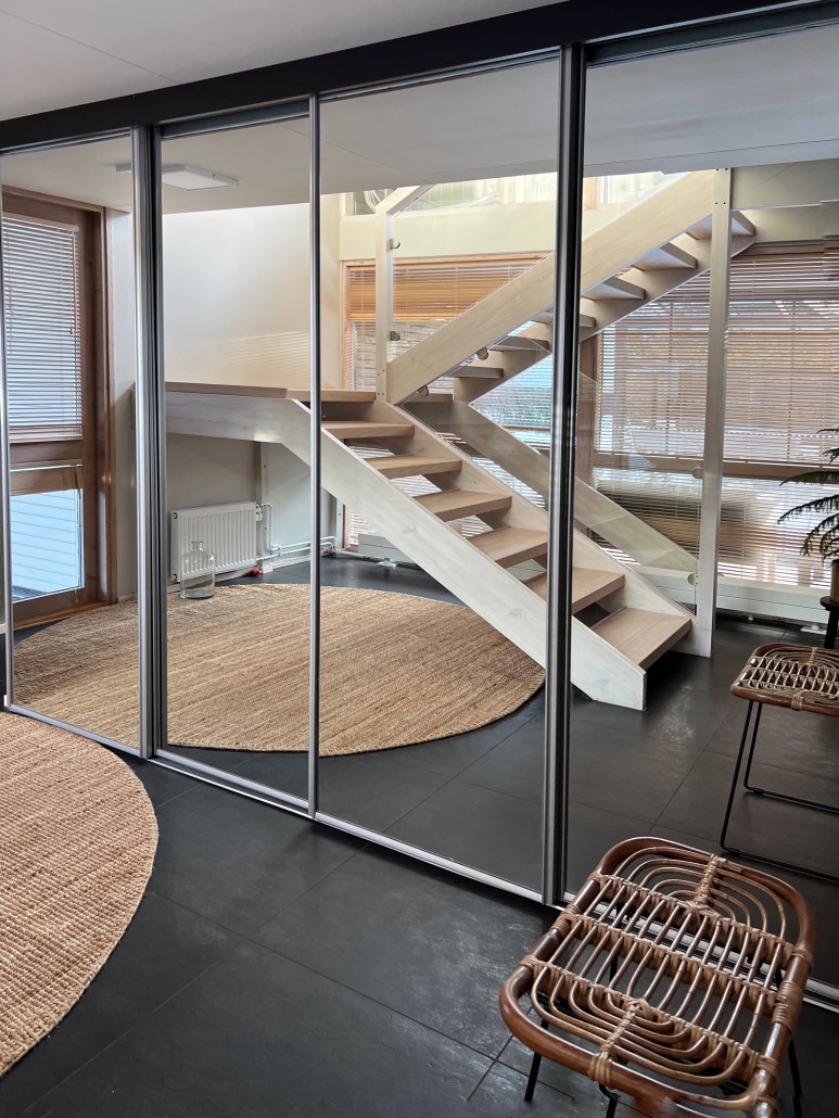 Iso peili, eteinen, pyöreä matto, korituoli, Bungalow-talo