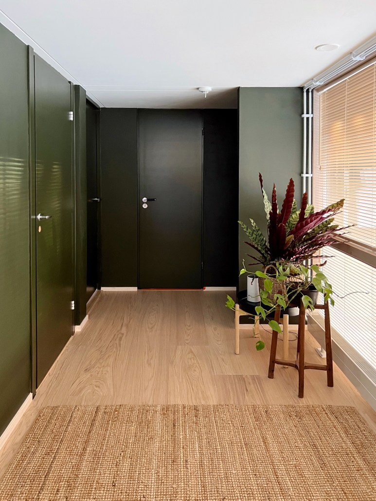 Tumman vihreä eteinen, käytävä, Bungalow-talo, Minna Jacobson