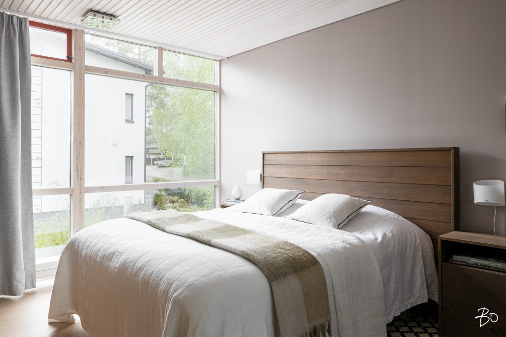 Aito alkuperäinen Bungalow-talo, Kuten haluatte. Kuvaaja Juuso Soininen BO Lkv, sisustussuunnittelu Minna Jacobson OH + K Design, master bedroom